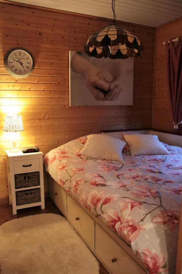Charme Chalet Zutendaal Kültér fotó